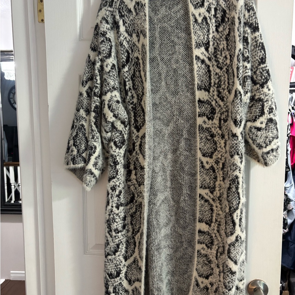 Fuzzy super comfy Women's Black and White Cardigan